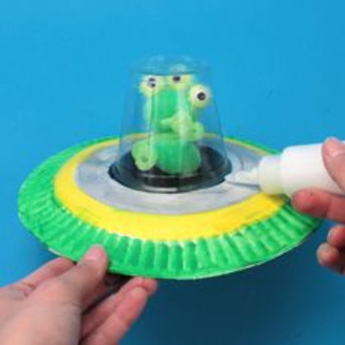 KS1 ART LESSON create a spaceship Teaching Resources